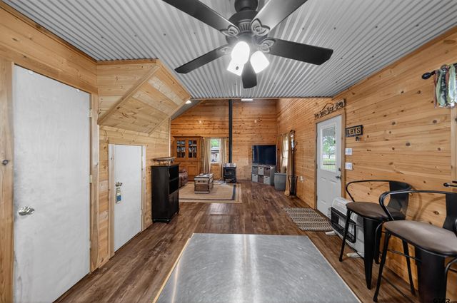 22168 Sportsman's Dr, Chandler, TX 75758