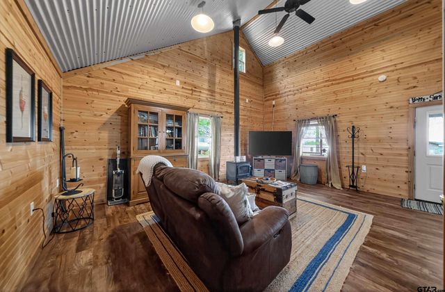 22168 Sportsman's Dr, Chandler, TX 75758