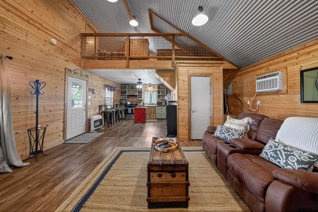 22168 Sportsman's Dr, Chandler, TX 75758