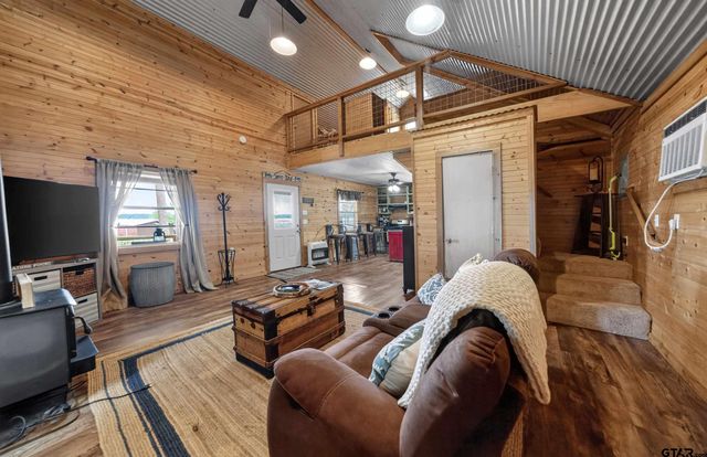 22168 Sportsman's Dr, Chandler, TX 75758