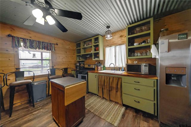 22168 Sportsman's Dr, Chandler, TX 75758