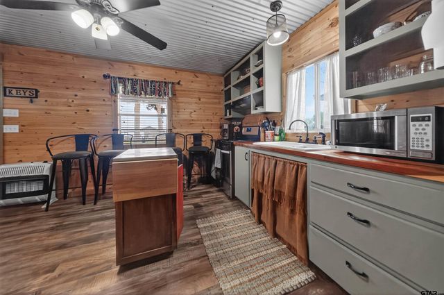 22168 Sportsman's Dr, Chandler, TX 75758