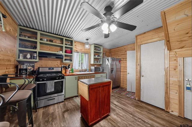 22168 Sportsman's Dr, Chandler, TX 75758