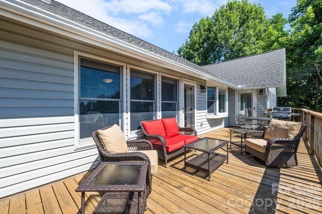 784 Alpine Drive, Seven Devils, NC 28604