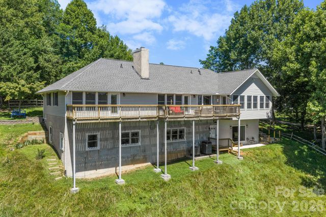 784 Alpine Drive, Seven Devils, NC 28604