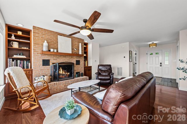 784 Alpine Drive, Seven Devils, NC 28604