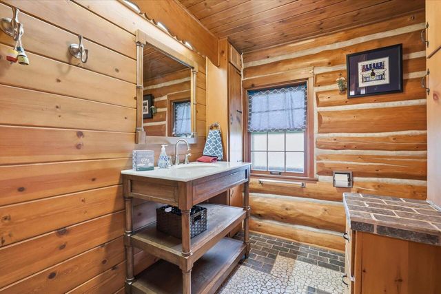 W322N7526 Reddelien ROAD, Hartland, WI 53029