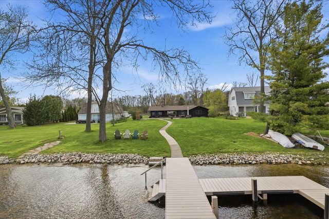 W322N7526 Reddelien ROAD, Hartland, WI 53029