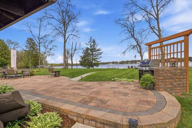 W322N7526 Reddelien ROAD, Hartland, WI 53029