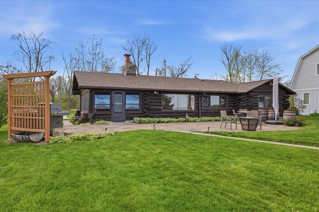 W322N7526 Reddelien ROAD, Hartland, WI 53029