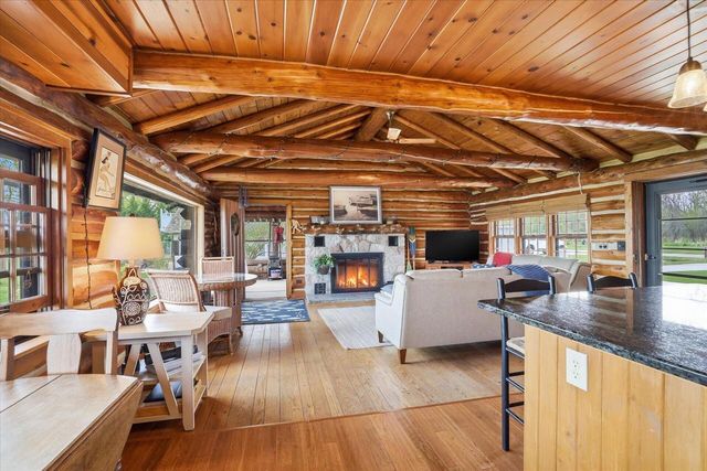 W322N7526 Reddelien ROAD, Hartland, WI 53029