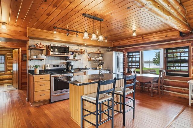 W322N7526 Reddelien ROAD, Hartland, WI 53029