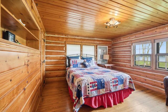 W322N7526 Reddelien ROAD, Hartland, WI 53029