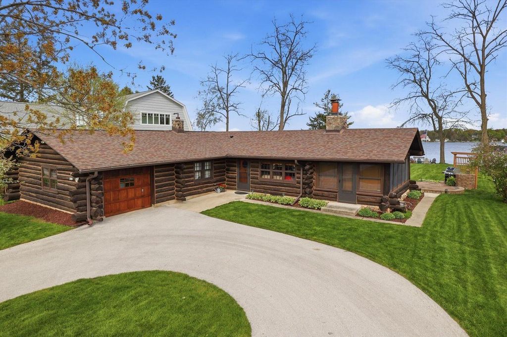 W322N7526 Reddelien ROAD, Hartland, WI 53029
