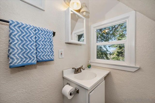 710 Arosa, Crestline, CA 92325