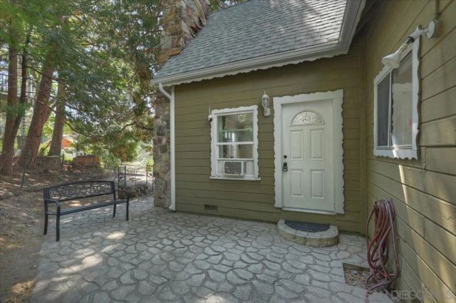 710 Arosa, Crestline, CA 92325