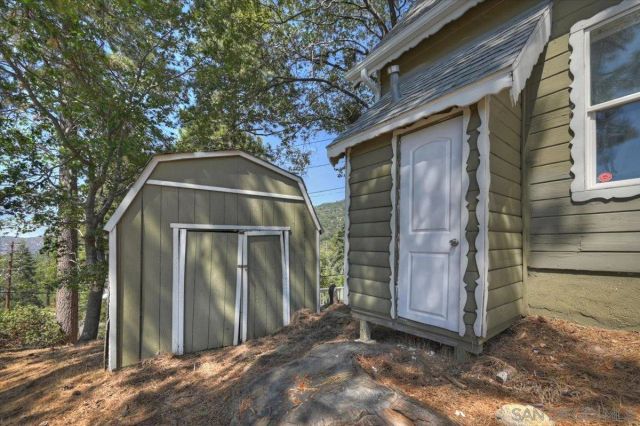 710 Arosa, Crestline, CA 92325