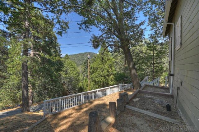 710 Arosa, Crestline, CA 92325