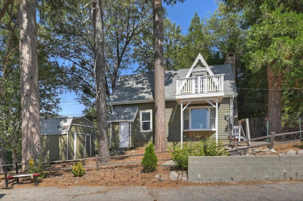 710 Arosa, Crestline, CA 92325