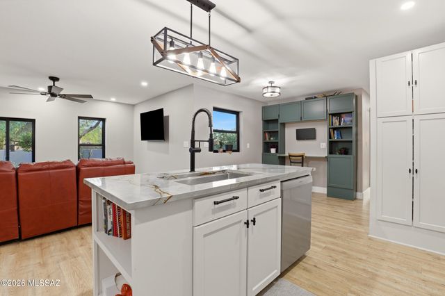 12490 N La Cañada Drive, Oro Valley, AZ 85755