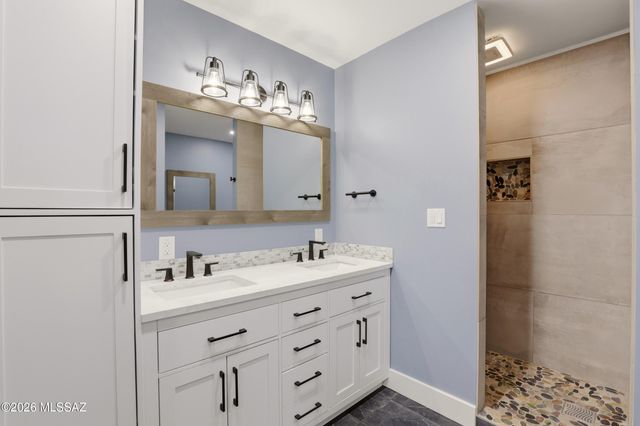 12490 N La Cañada Drive, Oro Valley, AZ 85755