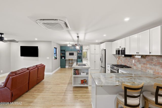 12490 N La Cañada Drive, Oro Valley, AZ 85755