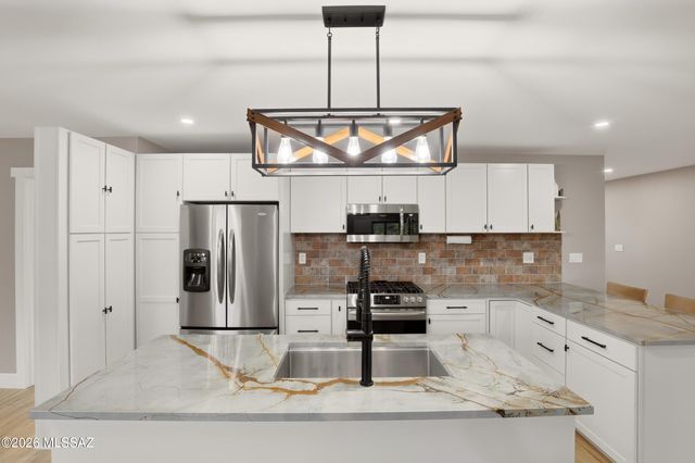 12490 N La Cañada Drive, Oro Valley, AZ 85755