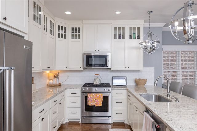 17 W Louise Street, Fayetteville, AR 72701