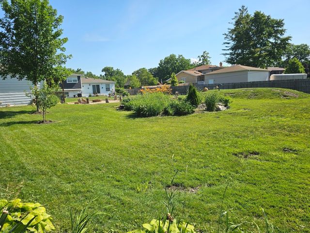17W335 Forestview Drive, Bensenville, IL 60106