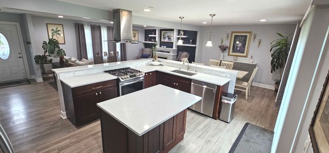 17W335 Forestview Drive, Bensenville, IL 60106