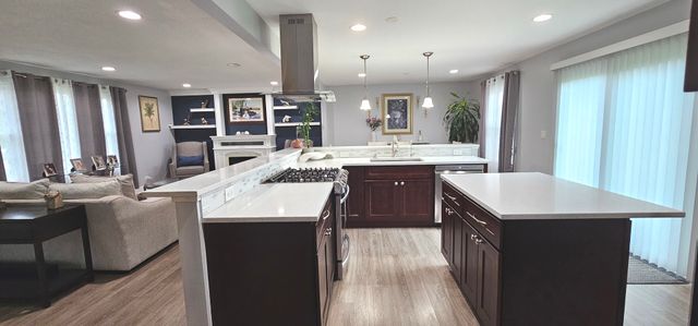 17W335 Forestview Drive, Bensenville, IL 60106