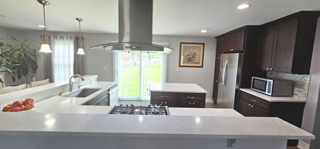 17W335 Forestview Drive, Bensenville, IL 60106