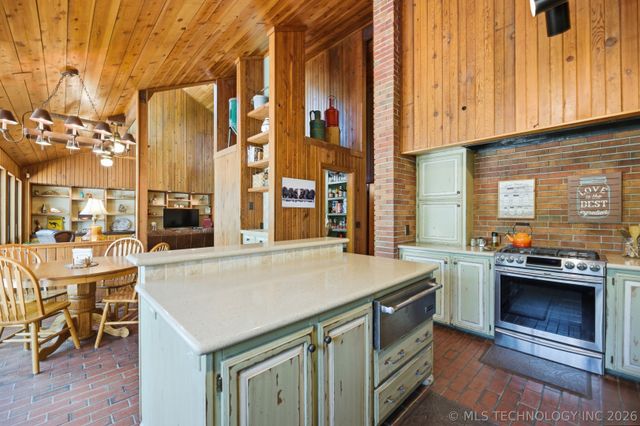 9901 S Sandusky Avenue, Tulsa, OK 74137