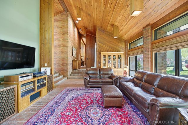 9901 S Sandusky Avenue, Tulsa, OK 74137