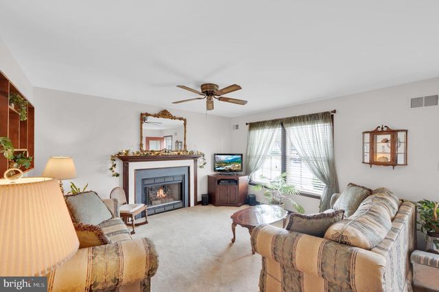 77 SCHOONER AVE, Barnegat, NJ 08005
