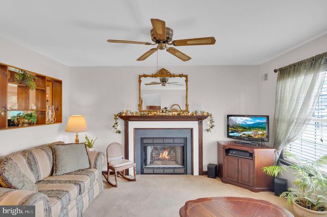 77 SCHOONER AVE, Barnegat, NJ 08005