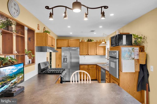 77 SCHOONER AVE, Barnegat, NJ 08005