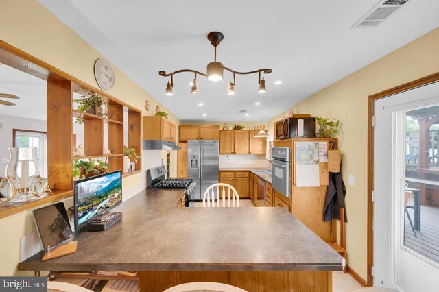 77 SCHOONER AVE, Barnegat, NJ 08005