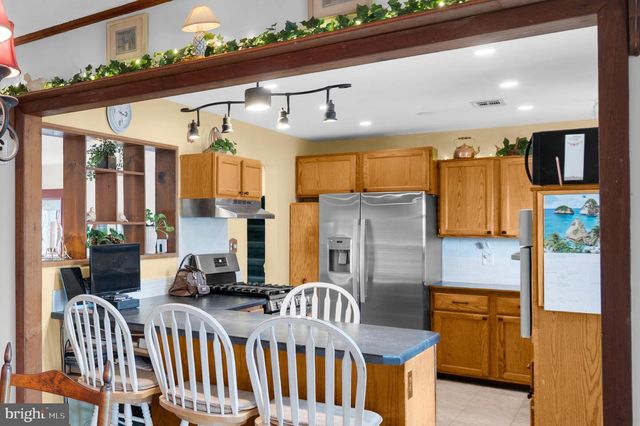 77 SCHOONER AVE, Barnegat, NJ 08005