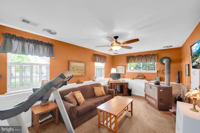 77 SCHOONER AVE, Barnegat, NJ 08005