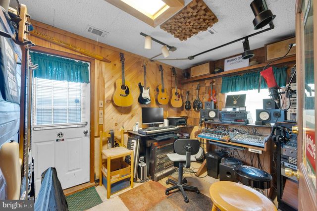 77 SCHOONER AVE, Barnegat, NJ 08005