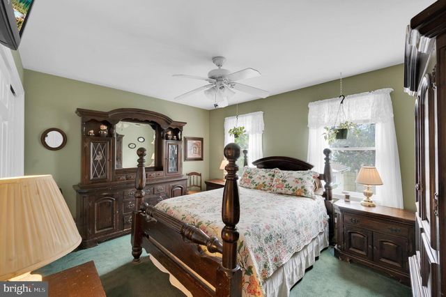 77 SCHOONER AVE, Barnegat, NJ 08005