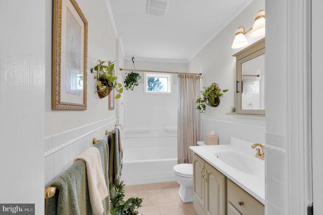 77 SCHOONER AVE, Barnegat, NJ 08005