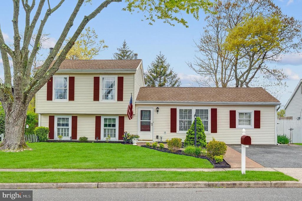 77 SCHOONER AVE, Barnegat, NJ 08005