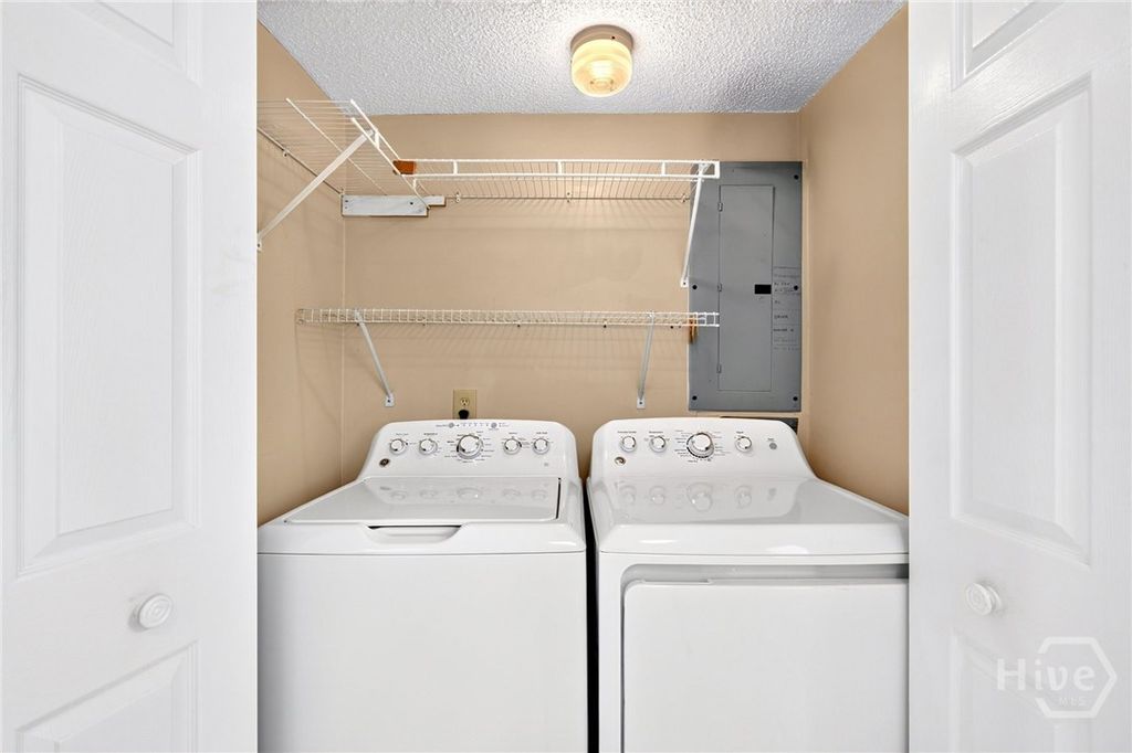 Image 11 of property listing at 513 E Gordon Street, Savannah, GA 31401
