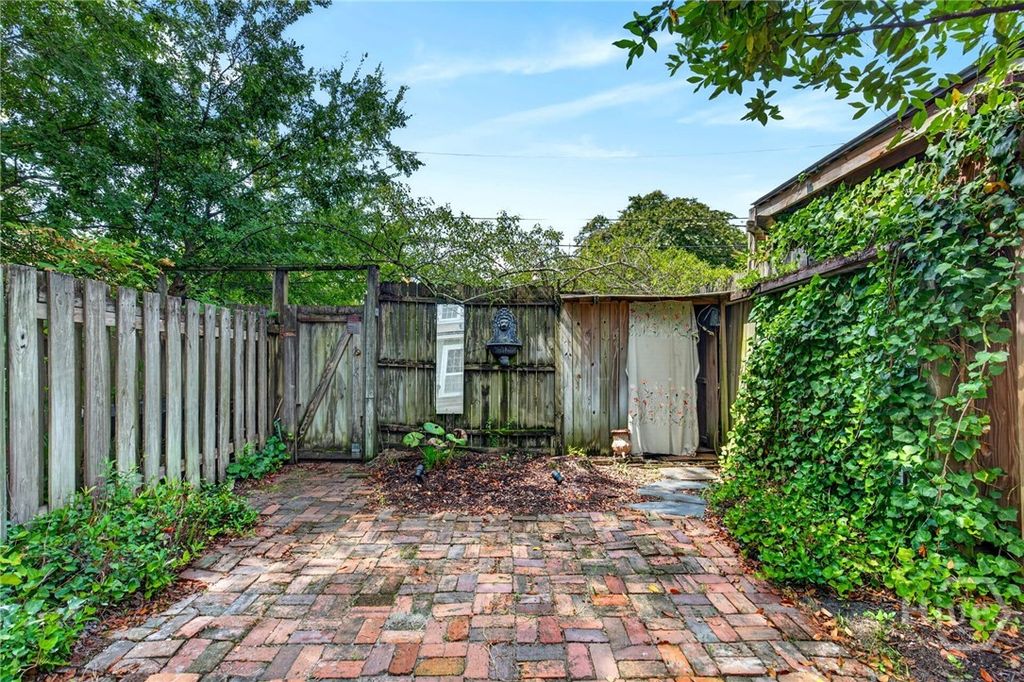 Image 15 of property listing at 513 E Gordon Street, Savannah, GA 31401