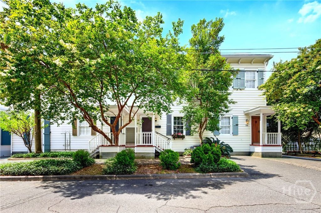 Image 2 of property listing at 513 E Gordon Street, Savannah, GA 31401