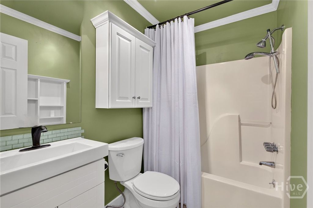 Image 7 of property listing at 513 E Gordon Street, Savannah, GA 31401