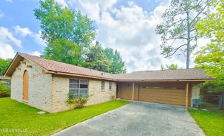 1302 Chalmette Avenue, Ocean Springs, MS 39564