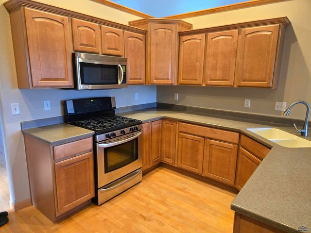 4920 ENCHANTED PINES DR, Rapid City, SD 57701